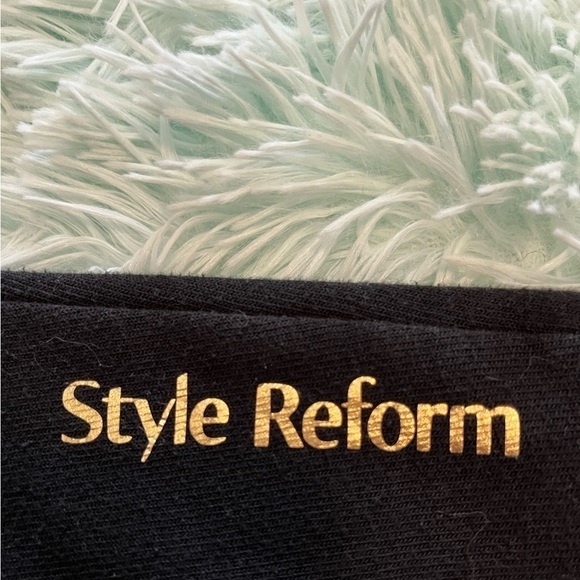 Style Reform, Kissing Lips Sweatshirt in Black Size Small - Picture 3 of 11